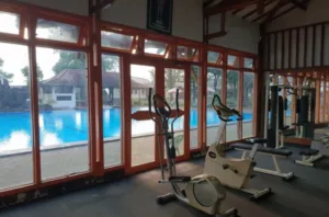 Hotel murah dengan kolam renang besar Hotel murah dengan kolam renang besar