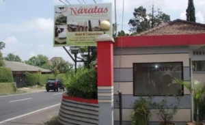 Hotel strategis di tepi jalan raya puncak Hotel strategis di tepi jalan raya puncak